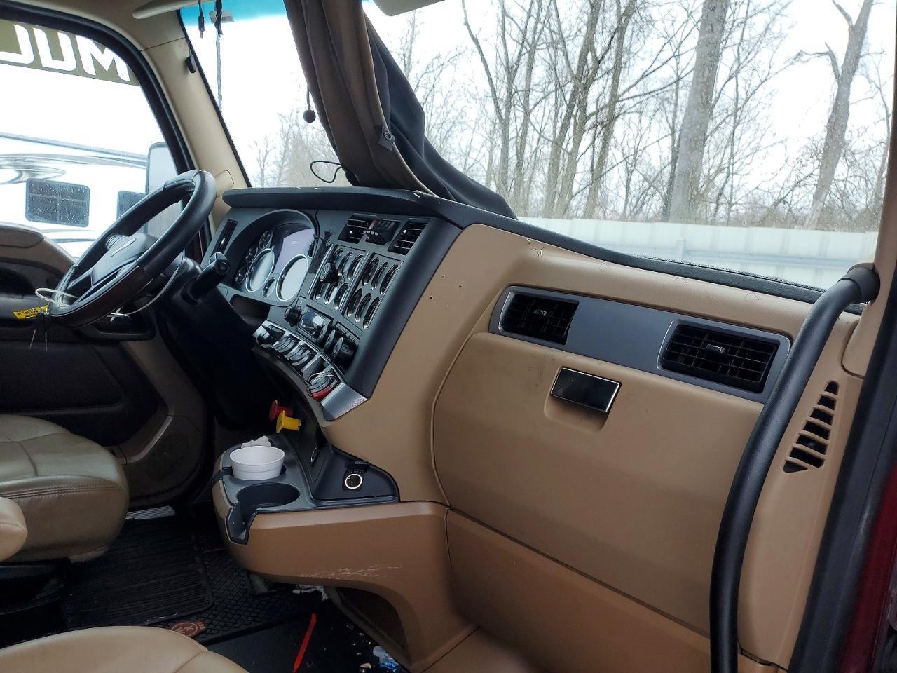 2022 Kenworth T680 Semi Truck
