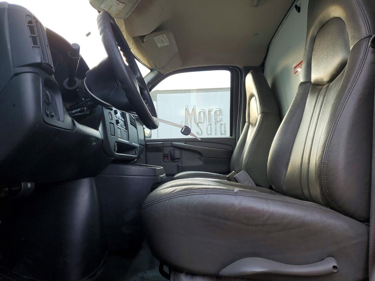 2006 GMC Savana BOX Truck