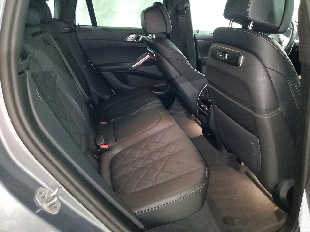 2025 BMW X6 Xdrive40i