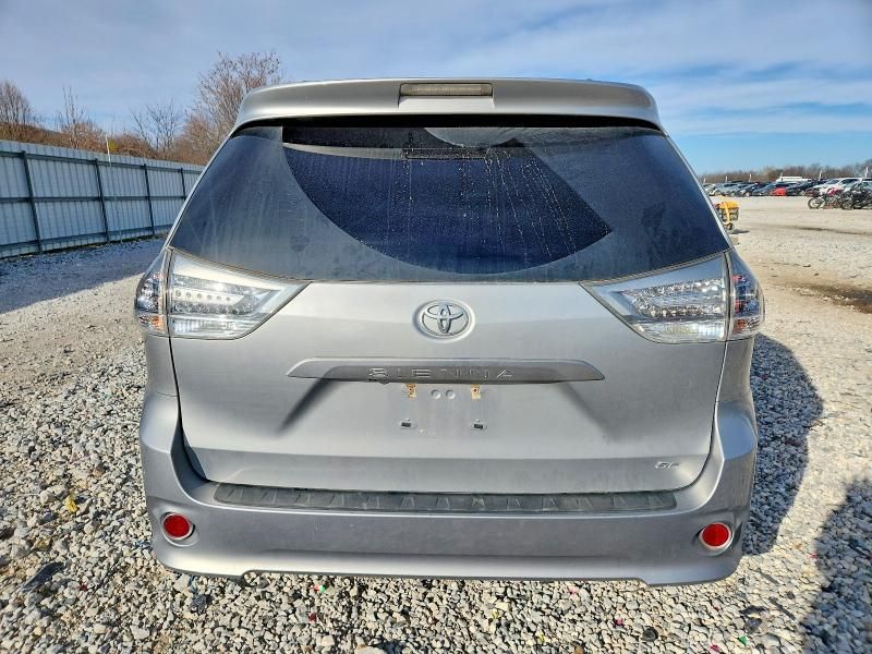 2015 Toyota Sienna Sport
