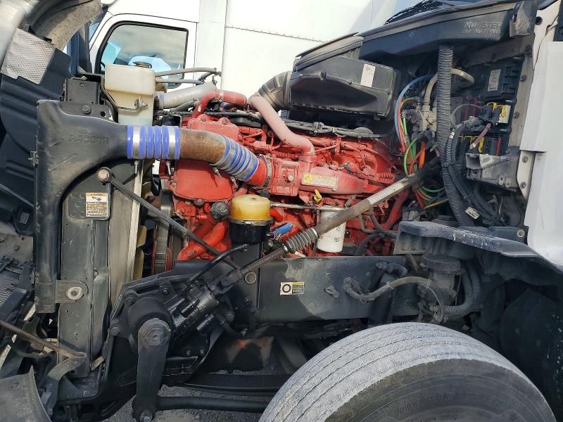 2016 Kenworth T680 Semi Truck