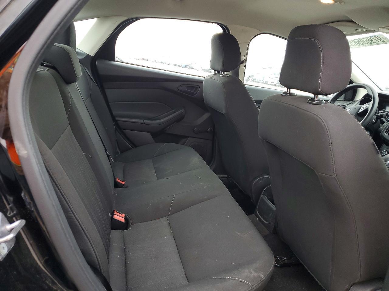 2016 Ford Focus s