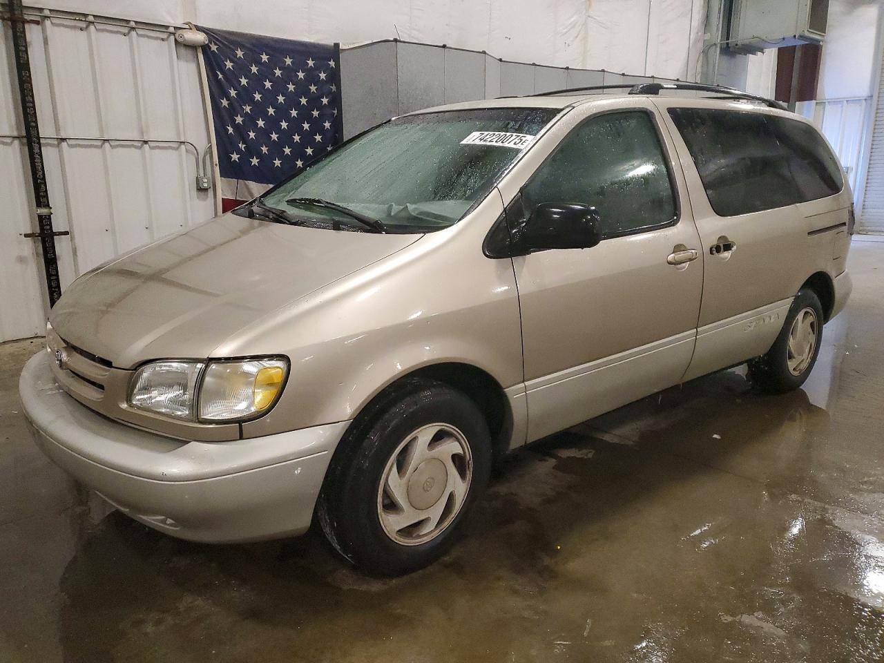 2000 Toyota Sienna le