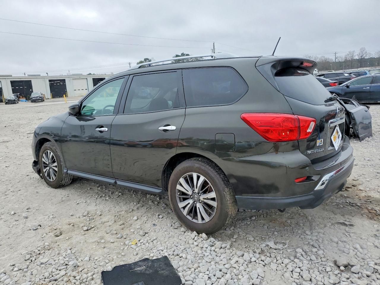 2017 Nissan Pathfinder s