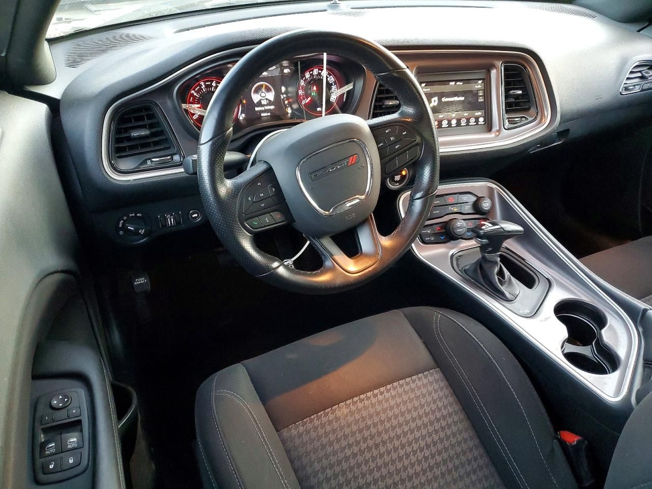 2022 Dodge Challenger sxt