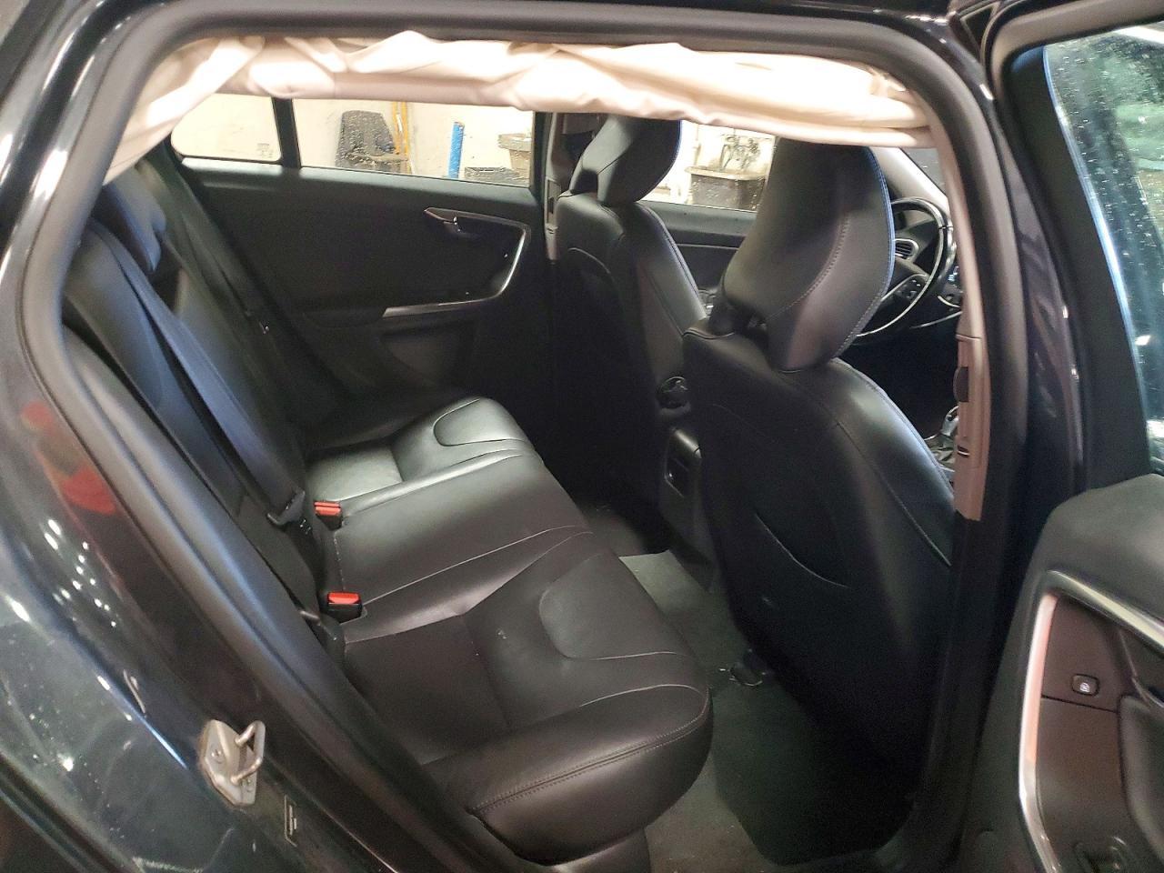 2015 Volvo V60 Platinum