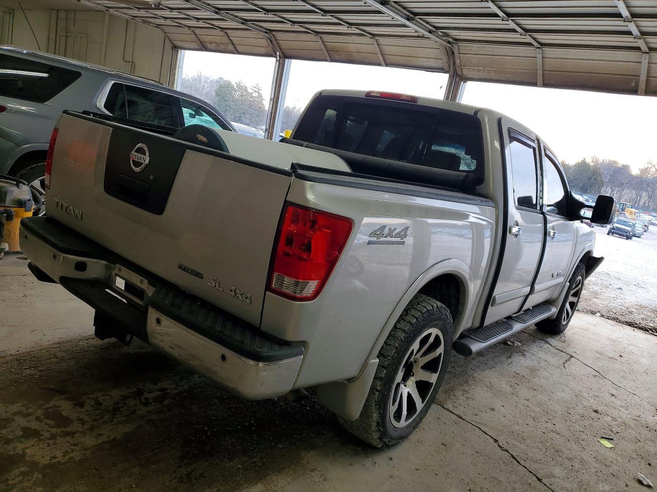 2011 Nissan Titan SV