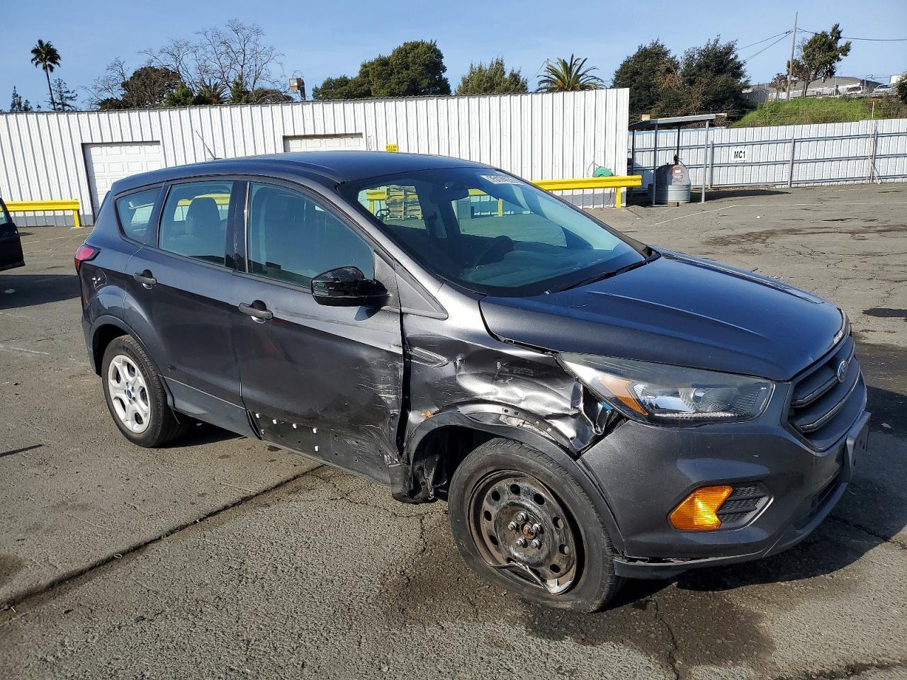 2019 Ford Escape s