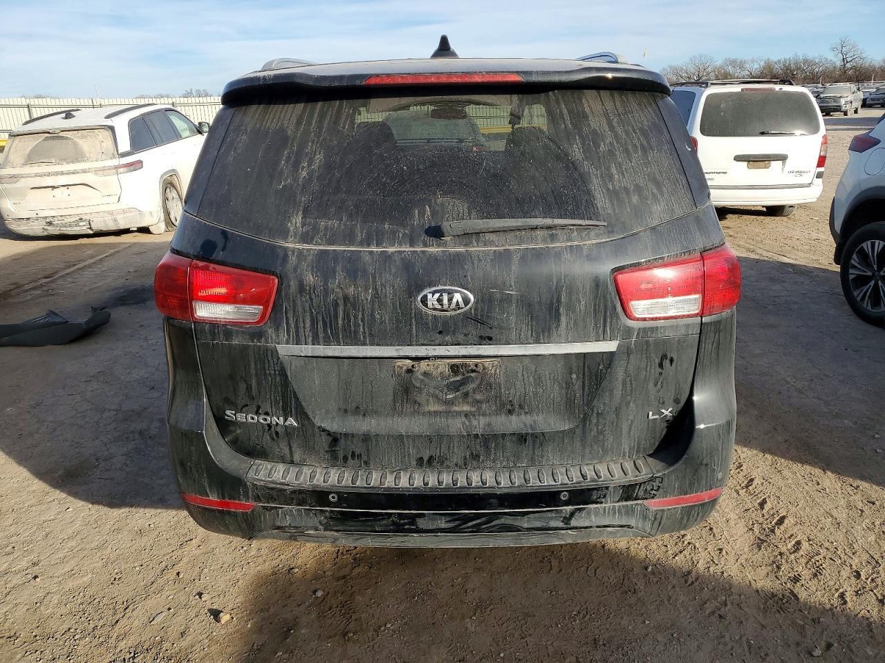 2016 KIA Sedona lx