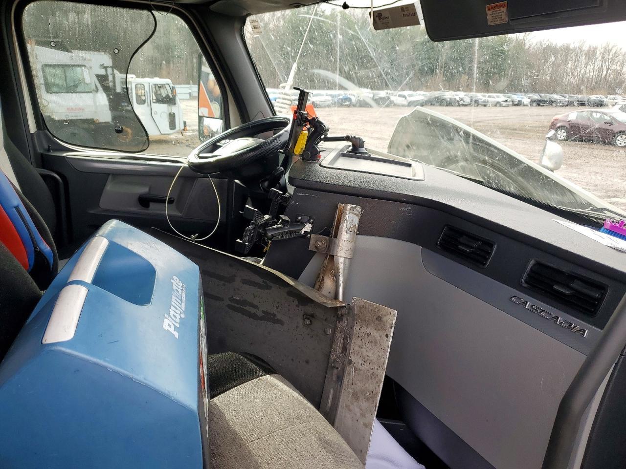 2019 Freightliner Cascadia 126 Semi Truck