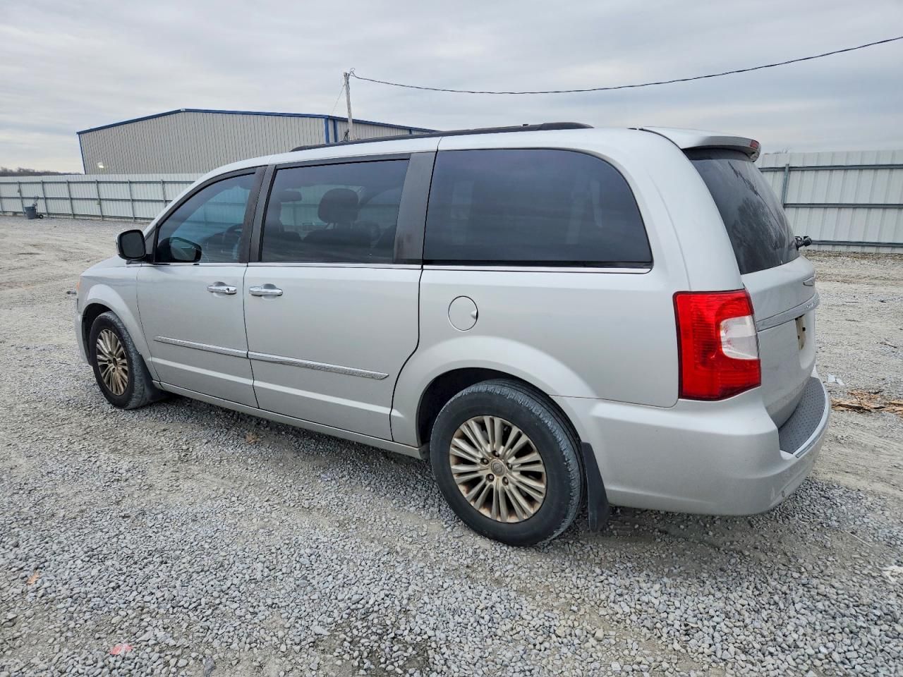 2012 Chrysler Town & Country Touring l