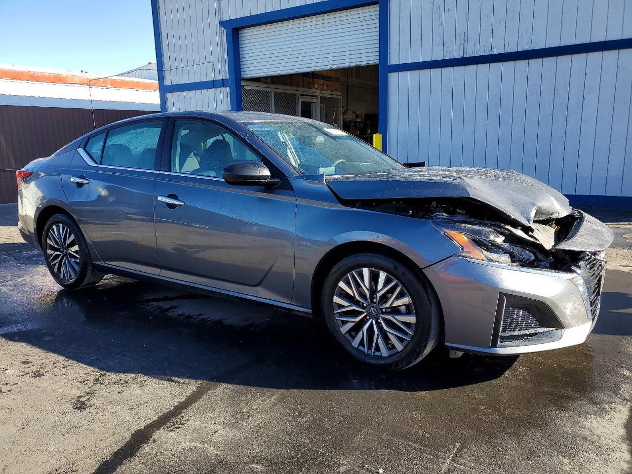 2024 Nissan Altima sv
