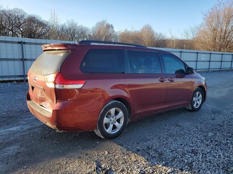 2014 Toyota Sienna le
