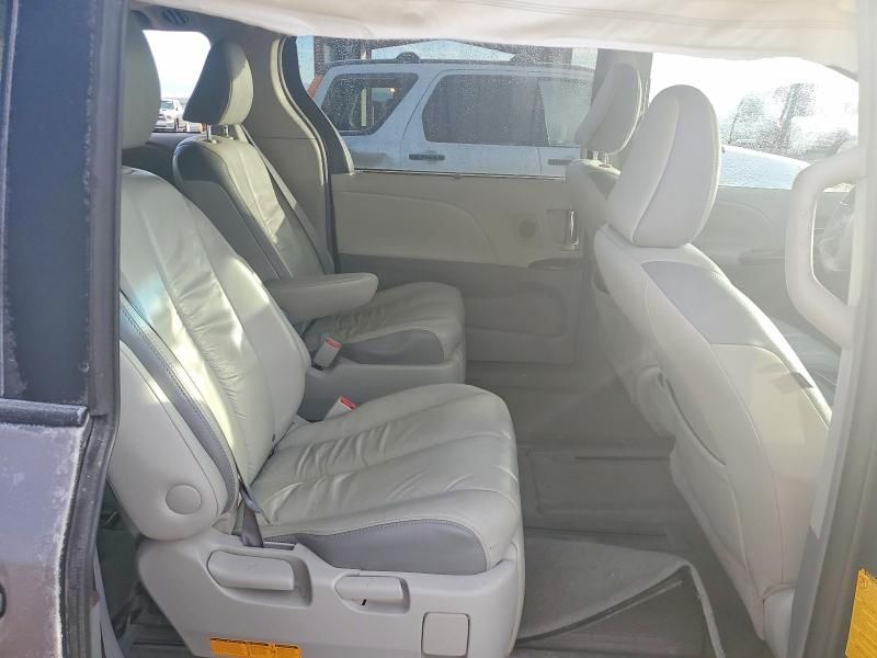 2011 Toyota Sienna xle