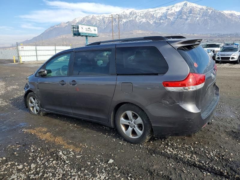 2013 Toyota Sienna le