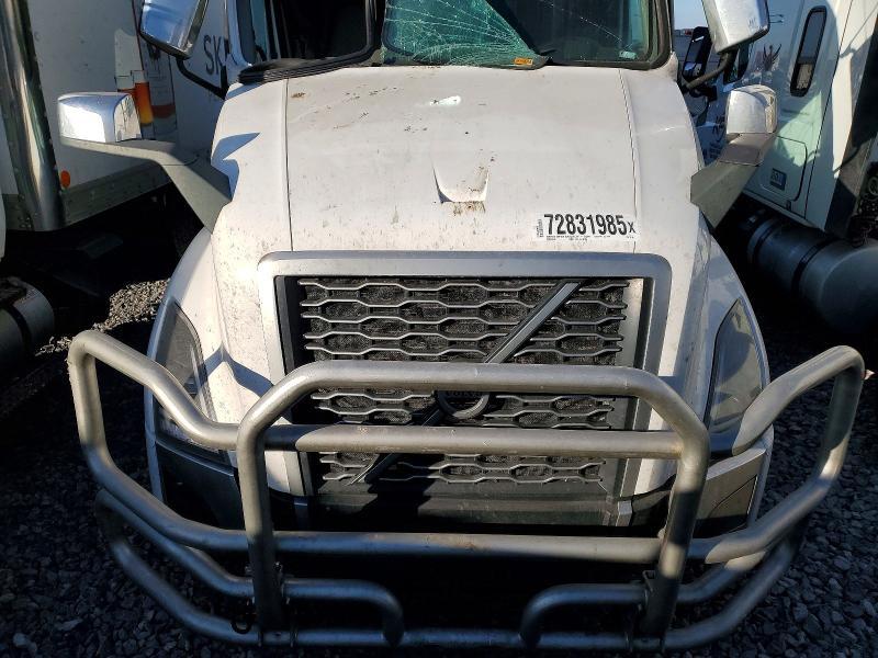 2022 Volvo VNL Semi Truck