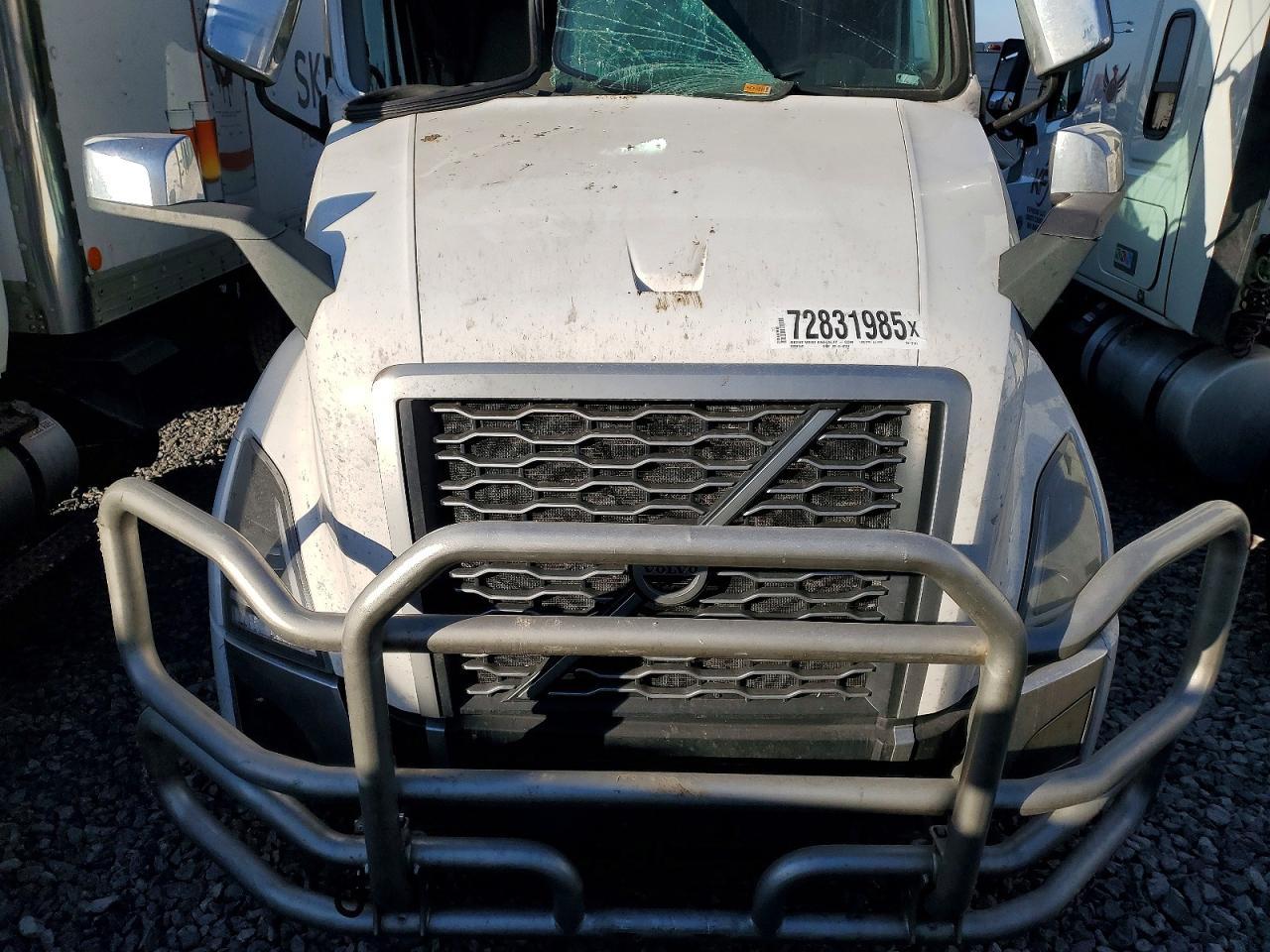 2022 Volvo VNL Semi Truck