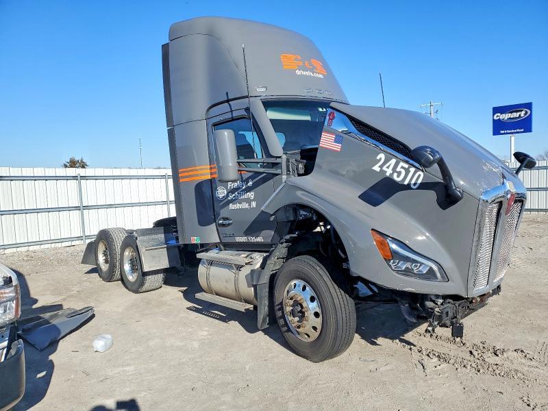 2024 Kenworth T680 Semi Truck