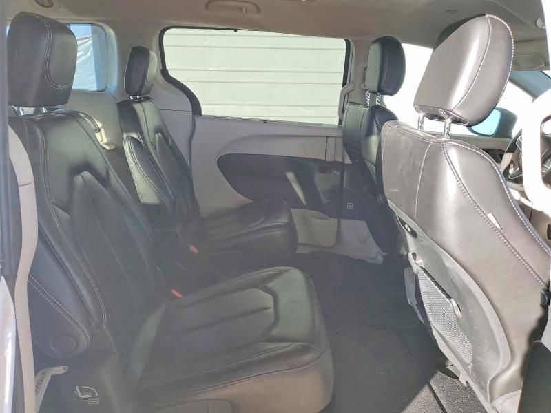 2023 Chrysler Town & Country