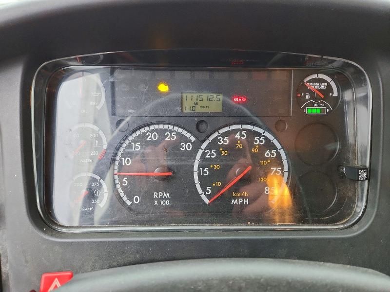 2015 Freightliner Business Class M2 BOX Truck