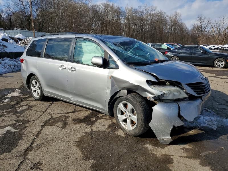 2015 Toyota Sienna le
