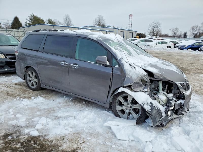 2013 Toyota Sienna Sport