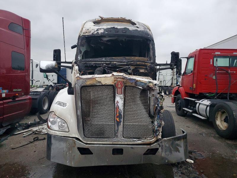 2022 Kenworth T680 Semi Truck