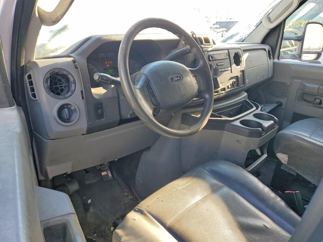 2015 Ford E350 BOX Truck