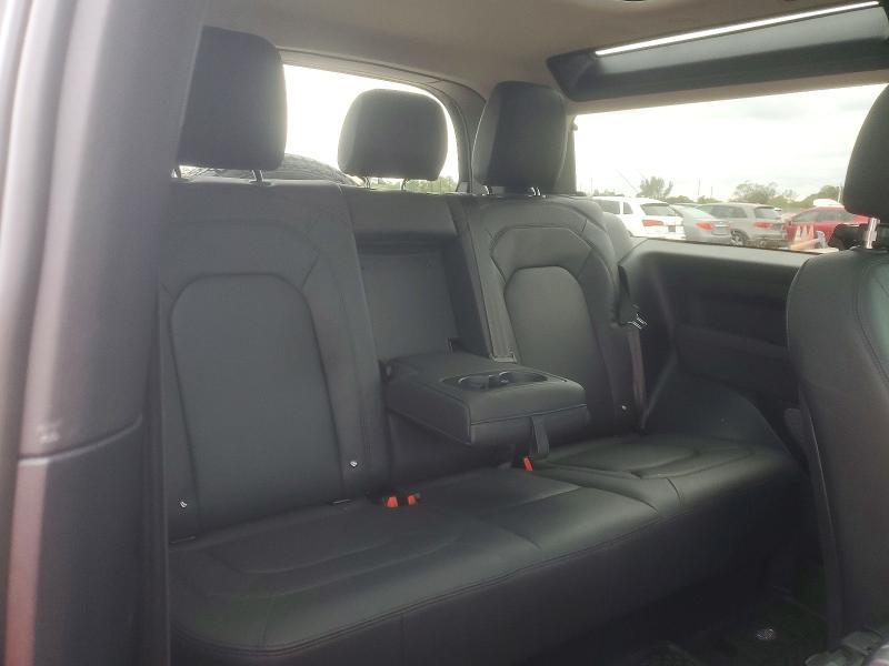 2023 Land Rover Defender 90 s
