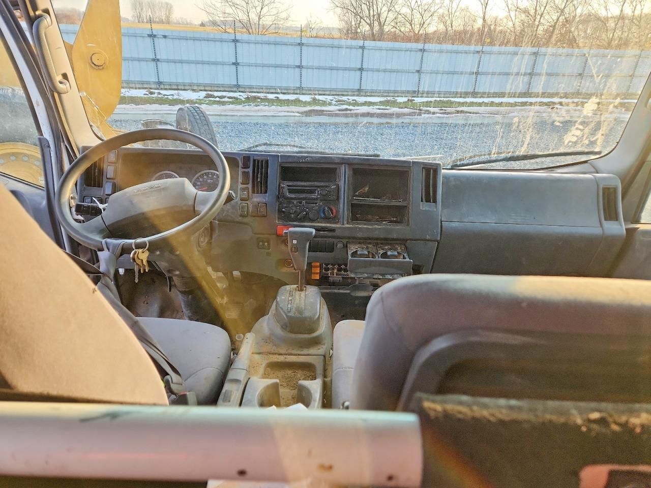 2019 Isuzu NRR BOX Truck