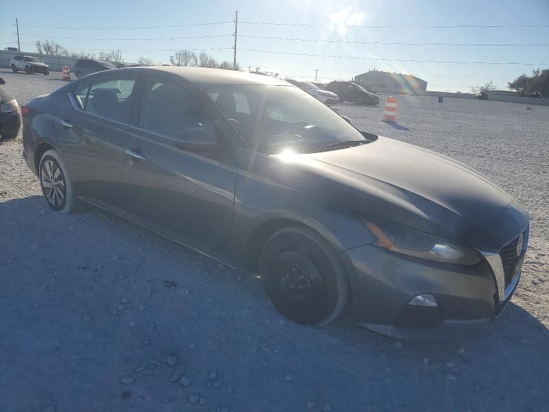2022 Nissan Altima s