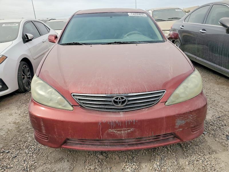 2005 Toyota Camry le