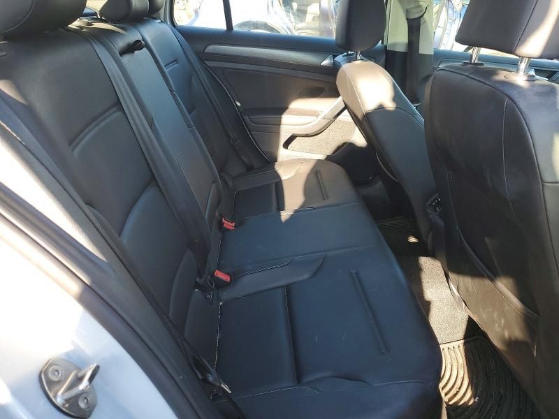 2018 Volkswagen Golf Sportwagen s