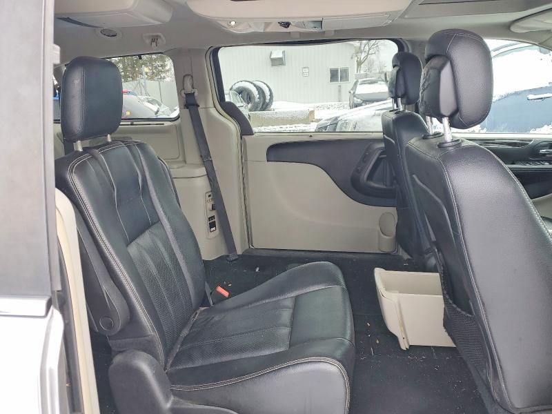 2016 Chrysler Town & Country Touring l