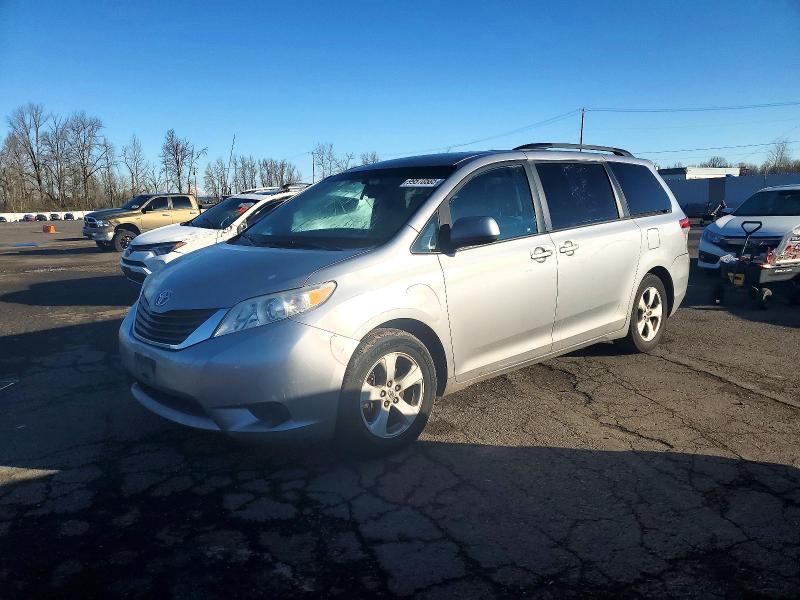 2012 Toyota Sienna le