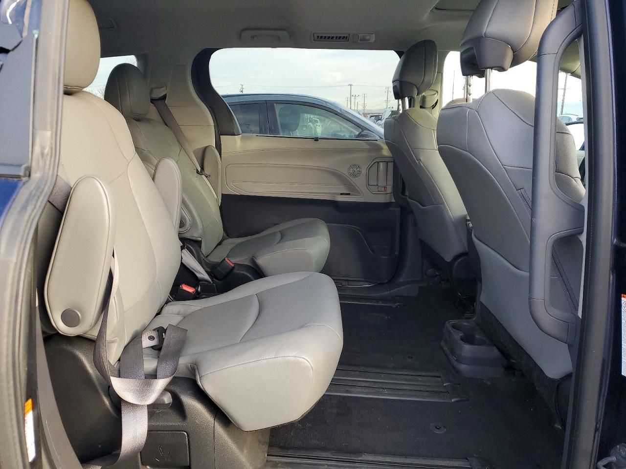 2023 Toyota Sienna xle