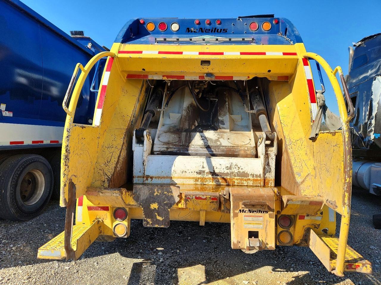 2012 Mack GU713 Refuse Truck
