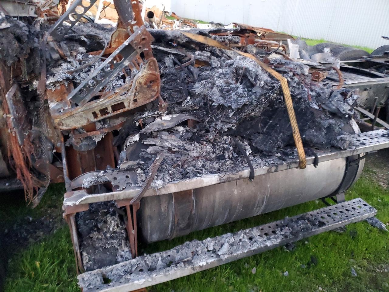 2016 Freigliner 2016 Freightliner Cascadia 113 Semi Truck