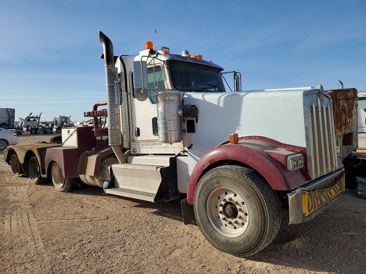 2014 Kenworth W900 Semi Truck