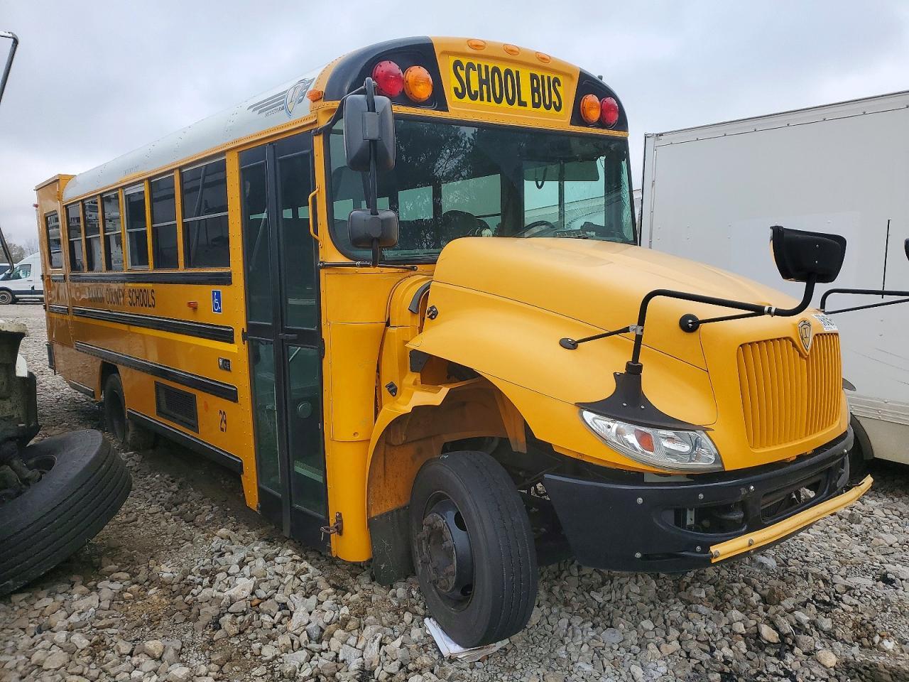 2022 Ic Corporation 3000 *SCHO-Semi Truck