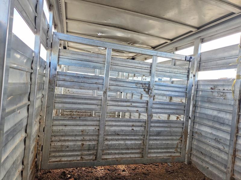 2010 Cm Trailer 2010 CM Horse Trailer