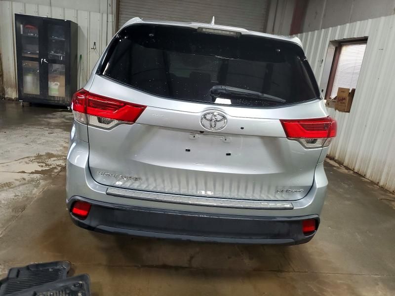 2019 Toyota Highlander se