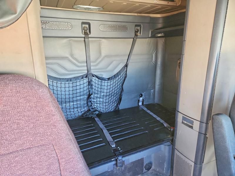 2016 Freightliner Cascadia 113 Semi Truck