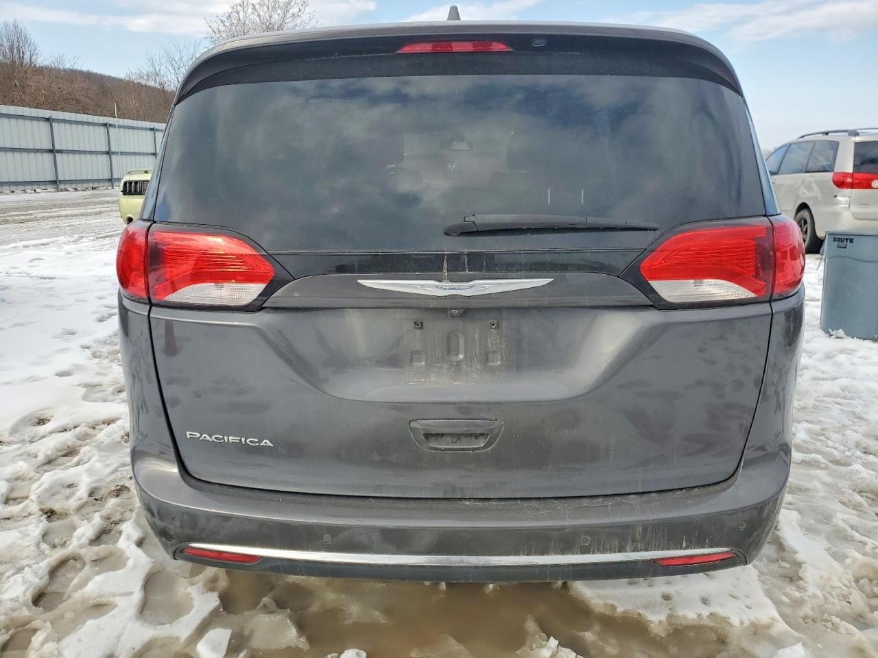 2017 Chrysler Pacifica Touring l