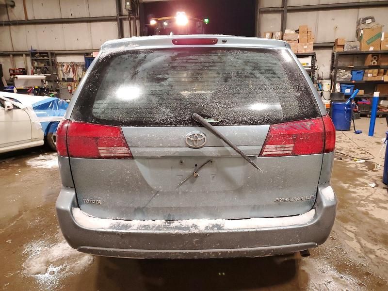2005 Toyota Sienna le