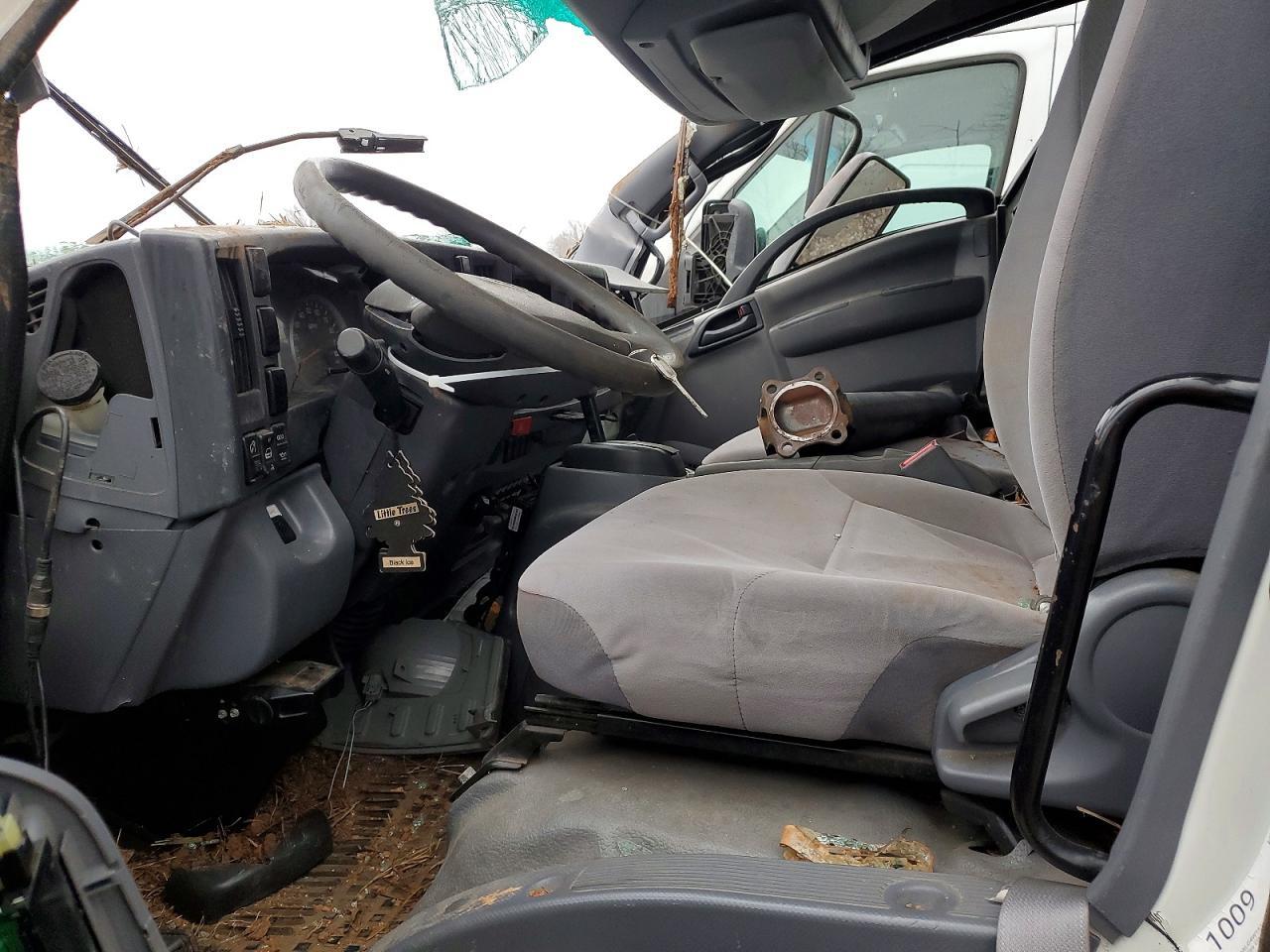 2017 Isuzu Npr hd box Truck