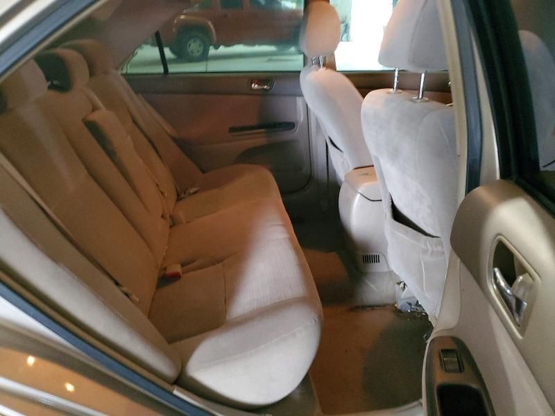 2005 Toyota Camry le