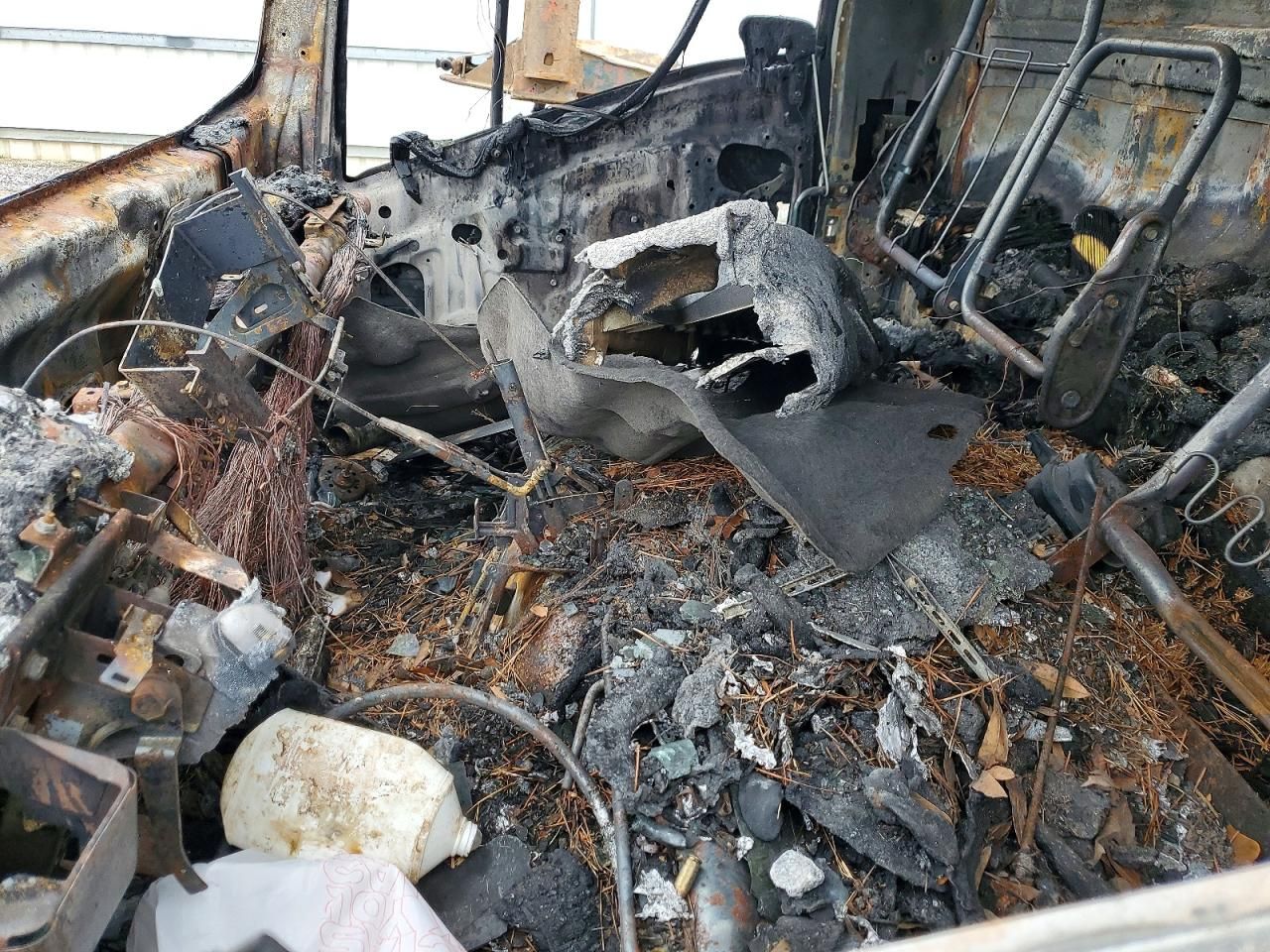 2011 Isuzu NPR BOX Truck