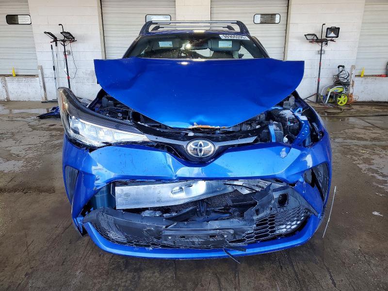 2021 Toyota C-hr xle