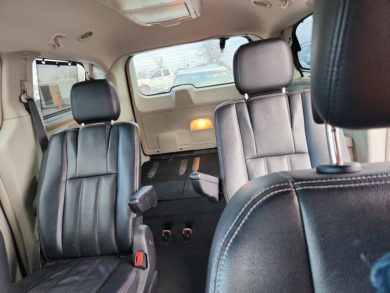 2015 Chrysler Town & Country Touring l